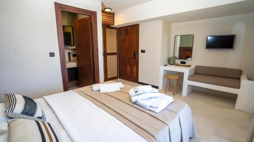 Deluxe Double Room with Balcony and Sea View