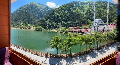 Apartment with Lake View