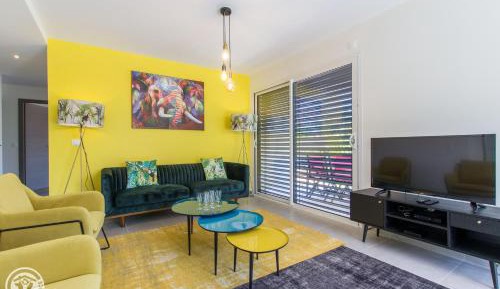 Three-Bedroom Apartment with Mountain View