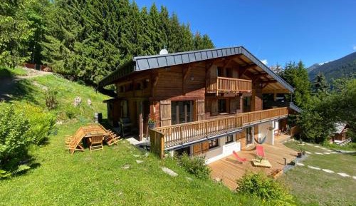 Apartment with Mountain View