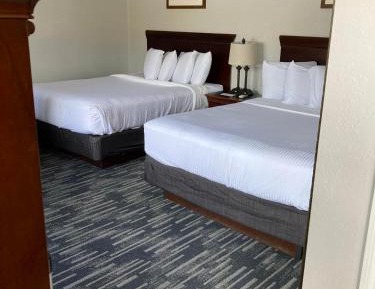 Two Queen Beds (Pool Building)