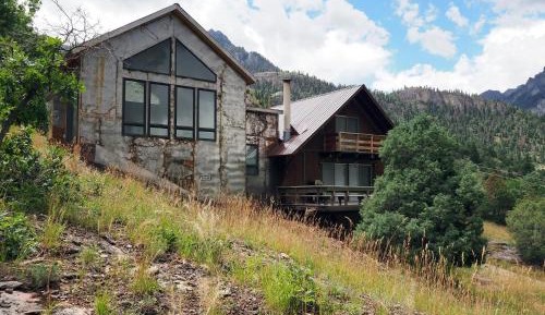 Three-Bedroom Holiday Home 