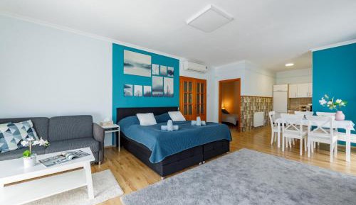 Apartment with Lake View