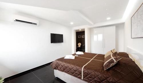 Double Room (1 Adult + 1 Child)
