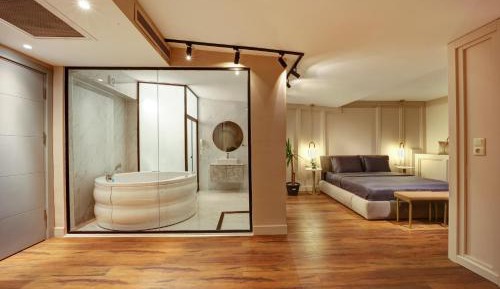 King Room with Spa Bath