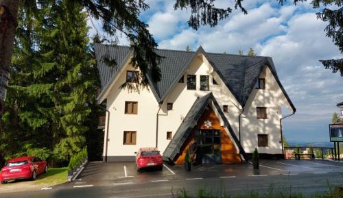 Apartment with Mountain View