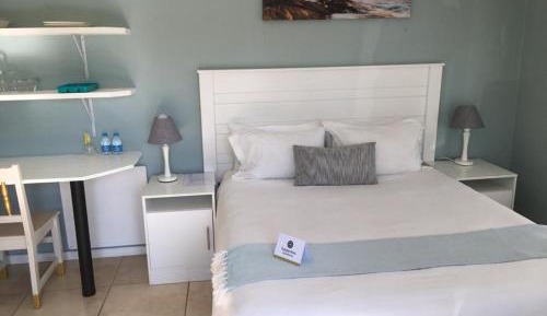 Queen Room with Pool View
