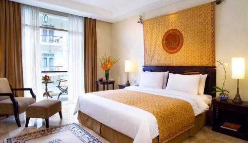 Deluxe Legacy King Room with Pool View