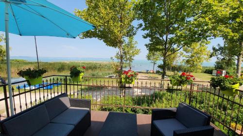 Apartment with Lake View