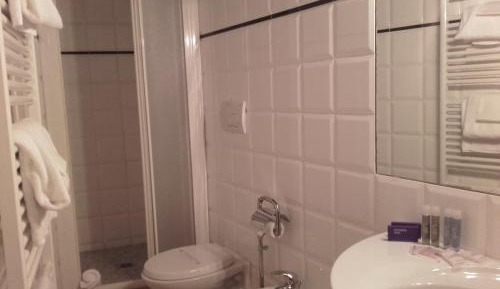 Deluxe Double Room (2 Adults + 1 Child)