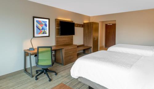 Queen Suite with Hearing Accessibility - Non-Smoking