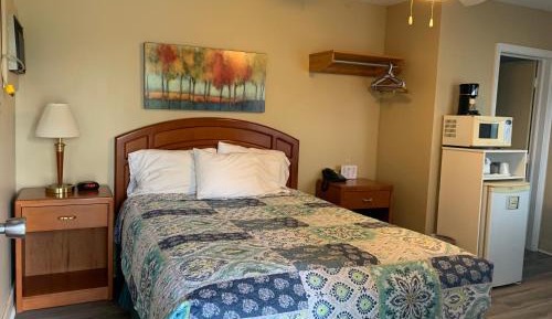 Standard Queen Room