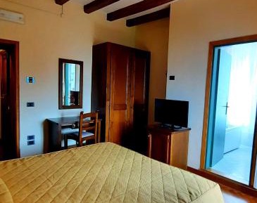 Deluxe Double or Twin Room with Spa Bath