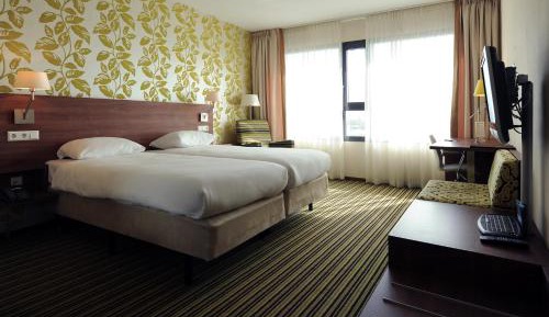 Modern Atrium Room