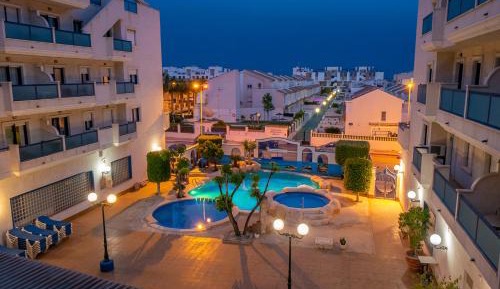 Apartment with Pool View 