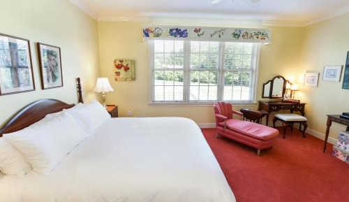Deluxe Queen Room