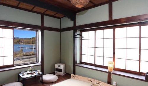 Japanese-Style Twin Room with Shared Bathroom and Lake View