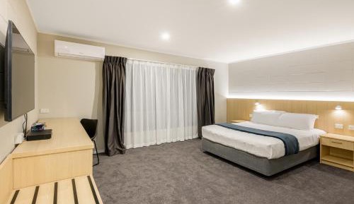 Deluxe Queen Studio 