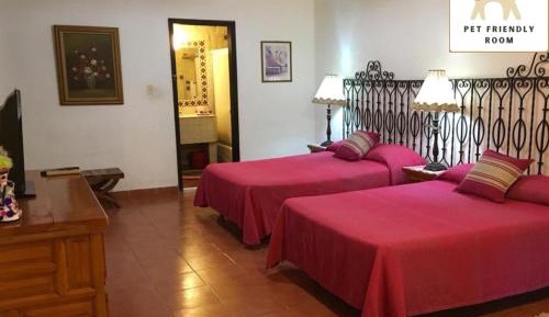 Deluxe Queen Suite