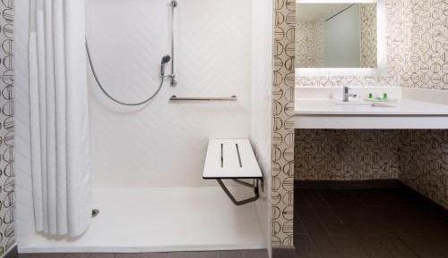 King Room - Hearing Accessible