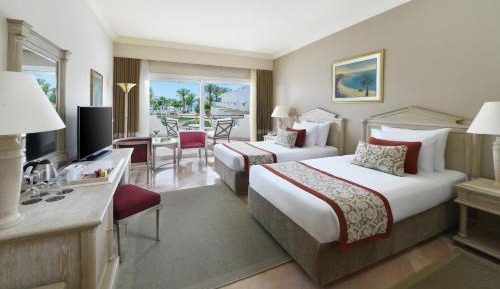 Superior Queen or Twin Bed Partial Sea View