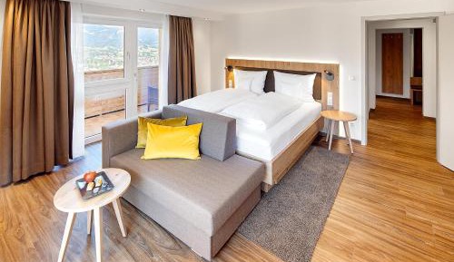 Deluxe Family Room