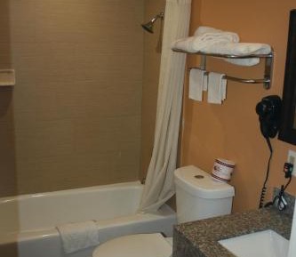 Deluxe Queen Suite