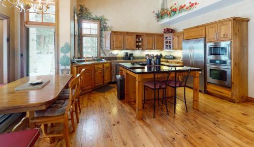Six Bedroom Holiday Home