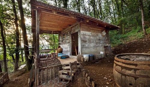One-Bedroom Cottage with Shared Bathroom (4 Adults)