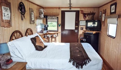 "Wild West" - Queen Studio Private Caboose