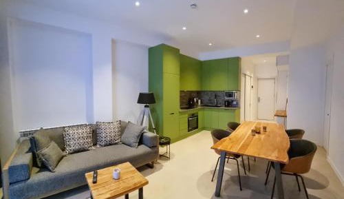 Apartment with Mountain View