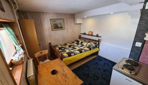 Studio (2 Adults)