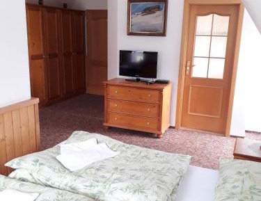 Quintuple Room