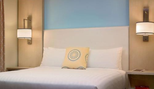 One-Bedroom King Suite - Hearing Accessible