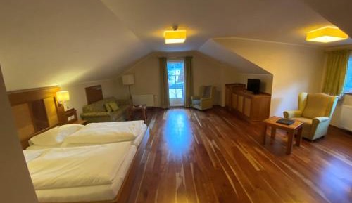 Family Room - Annex