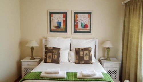 Deluxe Room (2 Adults + 1 Child)