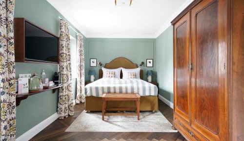 Medium Room