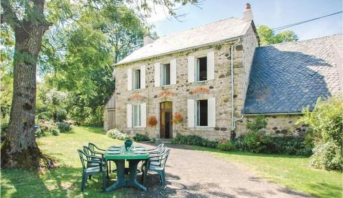 Three-Bedroom Holiday Home 