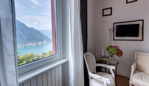 Junior Suite with Lake View