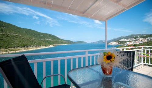 One Bedroom Apartment with Balcony and Sea View