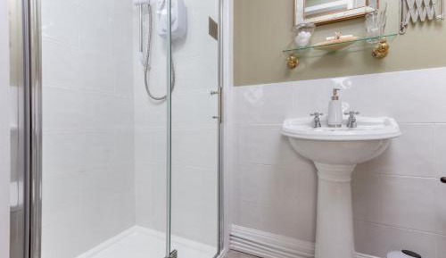 Deluxe Double Room with Shower