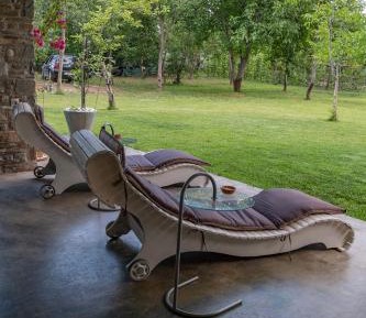Bungalow with Garden View