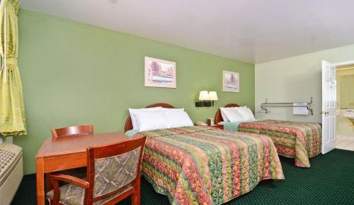Queen Room with Two Queen Beds - Smoking