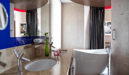 Penthouse Suite - Complimentary Executive Lounge Access with Happy Hour and Free Breakfast