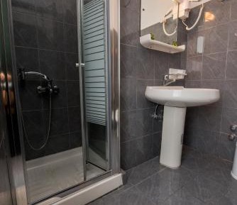 Apartment (2-3 Adults)
