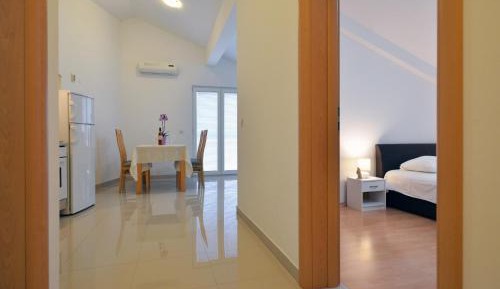 One-Bedroom Apartment - Sea Side