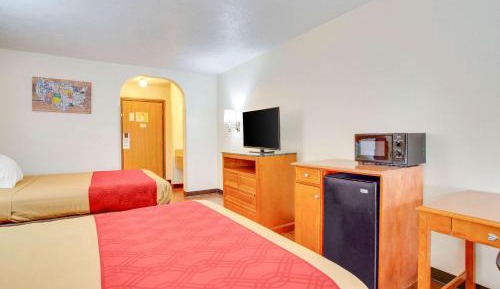 Queen Room with Two Queen Beds - Non-Smoking