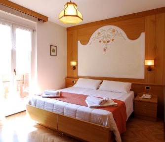 Double or Twin Room with Lake View