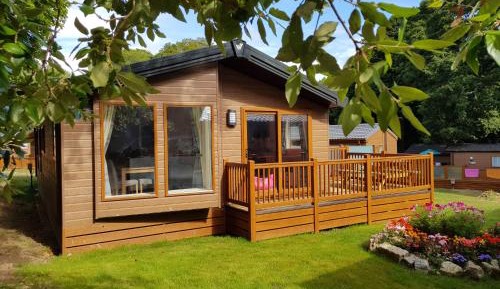 2 Bedroom Platinum Hot Tub Lodge (Sleeps 4)