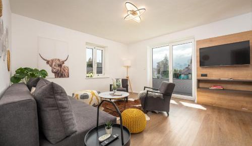Apartment with Mountain View